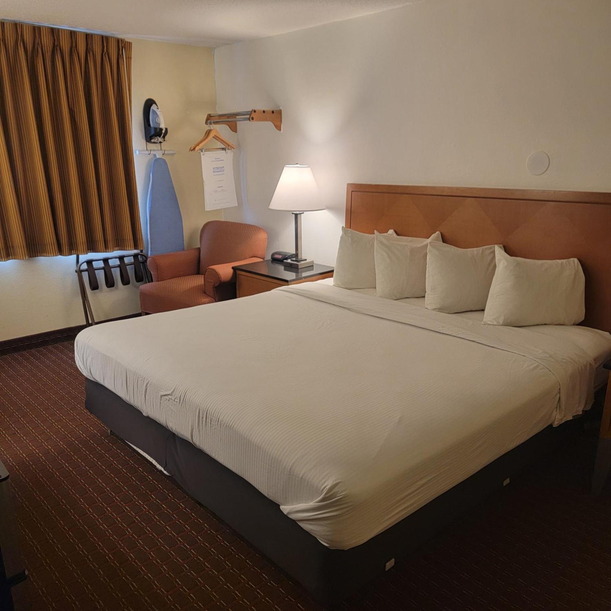 Days Inn By Wyndham Fort Dodge Ngoại thất bức ảnh